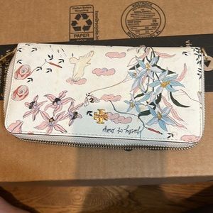 Tory Burch poetry wallet rare and difficult to find